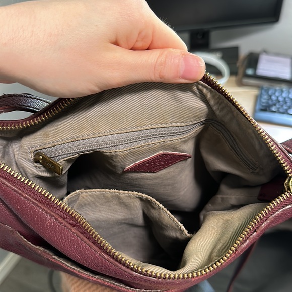 Fossil Crossbody Purse with matching Wallet leather - Picture 6 of 12